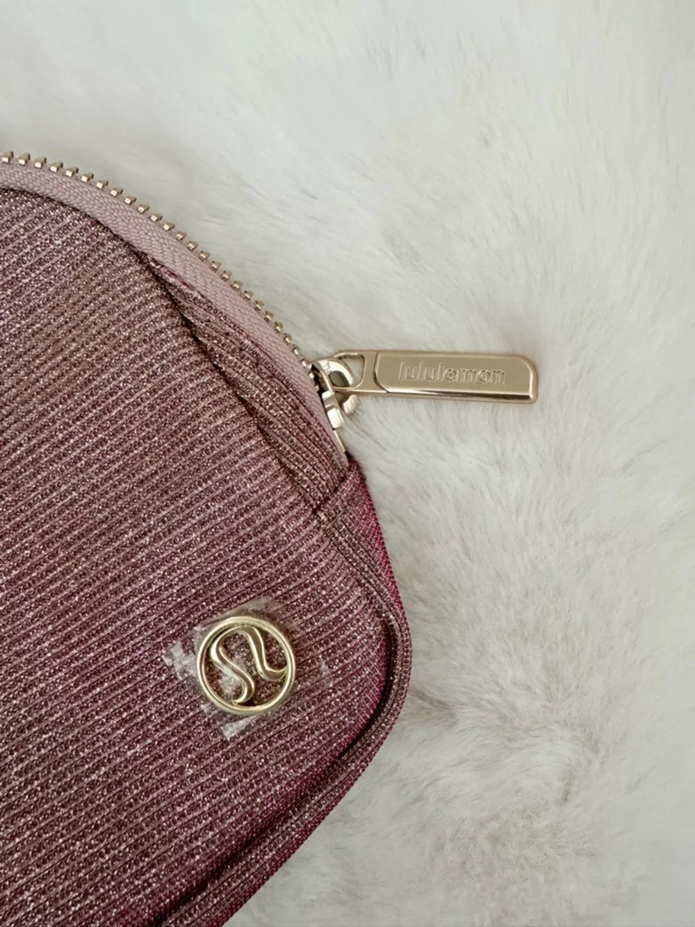 lululemon athletica Shimmery Rose Pink Crossbody Belt Bag - Picture 4 of 4